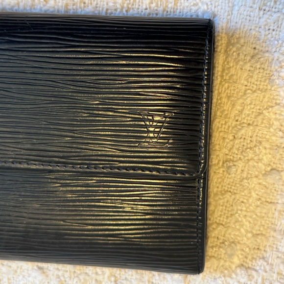LOUIS VUITTON Black Epi Sarah Leather Case Wallet in Black - Picture 12 of 13